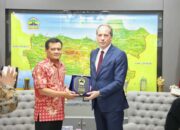 Gubernur Jateng, Ahmad Luthfi, saat bertemu dengan Dubes Prancis. (Foto: Humas Pemprov Jateng).