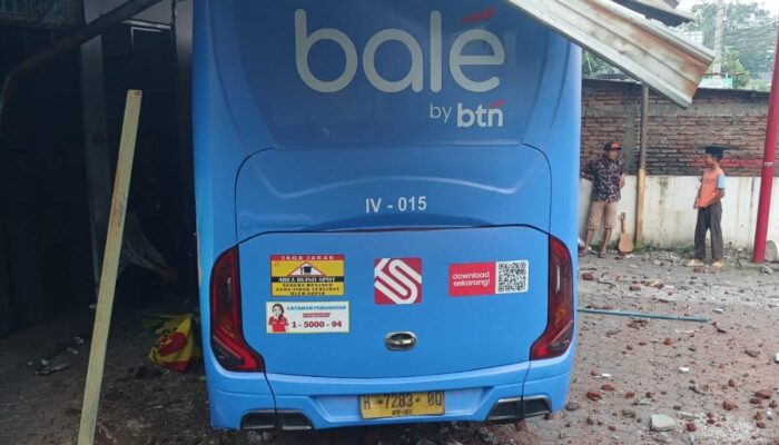 Trans Semarang Tanpa Penumpang Kecelakaan Tunggal, Rem Blong Hingga Tabrak Ruko