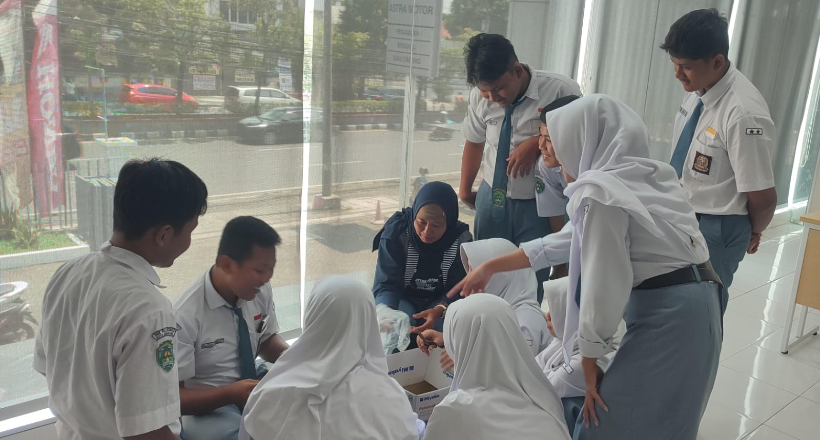 Decluttering in Life, Cara Astra Motor Jateng Edukasi Pelajar Pentingnya Mengolah Sampah