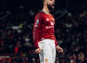 Selebrasi Bruno Fernandes ketika mencetak gol pembuka dalam pertandingan melawan Chelsea