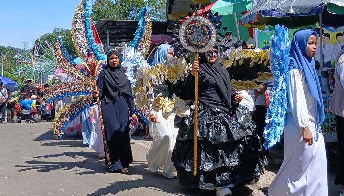 Gelar Kirab Maulid, Ponpes Al-Ikhlas Bugangan Semarang Luruskan Paham Keliru Soal Pesantren