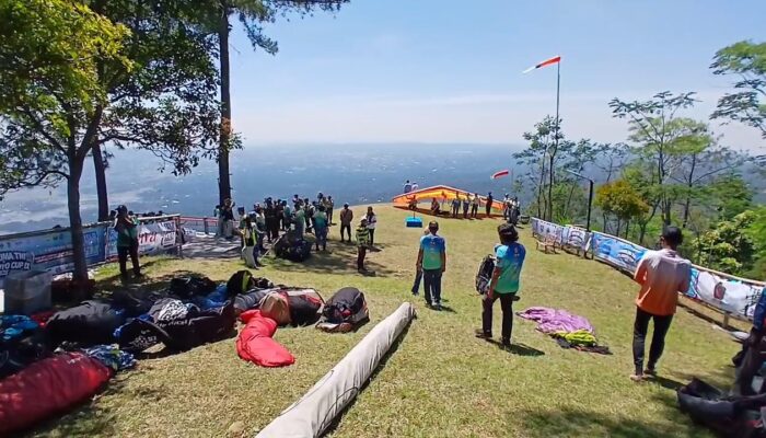 Dari 4 Negara, 132 Atlet Paralayang Bersaing di Panglima TNI dan Telomoyo Cup IX 2025 Semarang