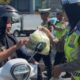 Setop Pengendara Bukan Mau Menilang, Satlantas Polres Salatiga Justru Hadiahi Paket Sayuran
