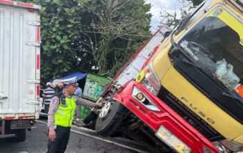 Diduga Rem Blong, Truk Kecelakaan di Simpang Kumpulrejo Salatiga, Sopir-Penumpang Luka-Luka