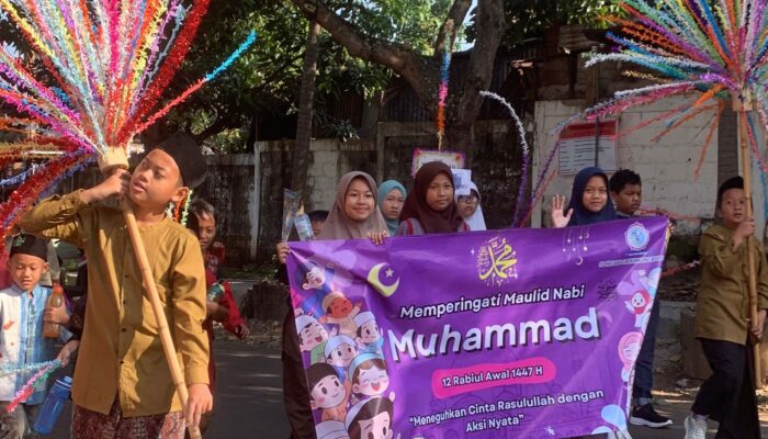 Peringati Maulid Nabi, SDN Gajahmungkur 04 Semarang Gelar Karnaval dan Pembacaan Diba’