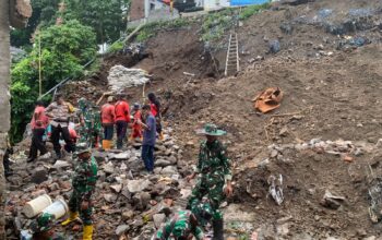 Empat Rumah Rusak Akibat Talut Pabrik Es Longsor di Candisari Semarang, 14 KK Mengungsi
