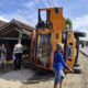 Menghindari Motor, Truk Tronton Terguling Hingga Timpa Teras Rumah Warga di Blora