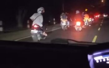gerombolan orang bersajam