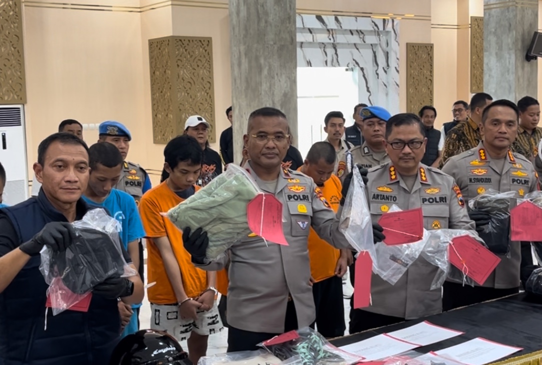 kasus pengrusakan pembakaran dprd jateng