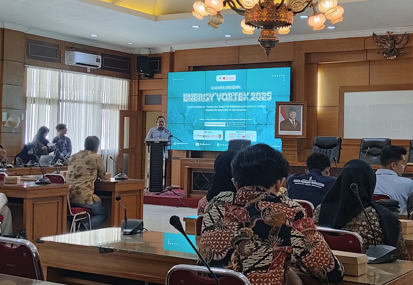 Seminar Energy Vortex 2025 di Aula Kantor Dinas Energi dan Sumber Daya Mineral (ESDM) Jawa Tengah.
