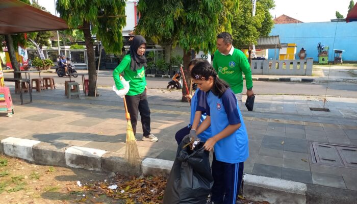 Pameran Inovasi Jateng 2025 di Blora, Pelajar Turut Jaga Kebersihan dengan Aksi Pungut Sampah