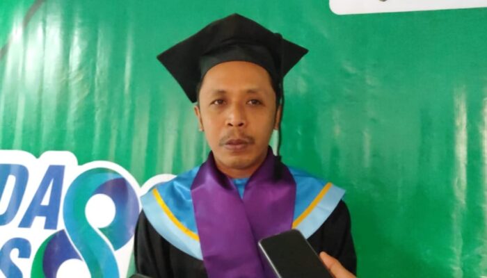 Wujudkan Janji ke Orang Tua Sejak 21 Tahun Lalu, Mas Pur TOP Akhirnya Wisuda Kuliah di Semarang