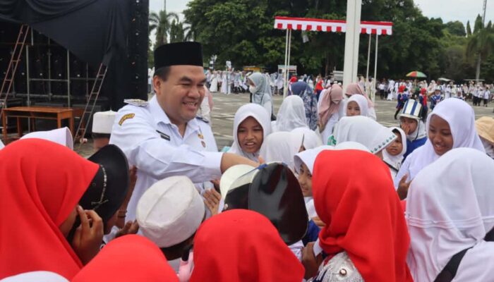 Semarak Hari Santri di Blora, Ribuan Santri Khozinatul Ulum Pawai Kebangsaan Warnai Alun-Alun