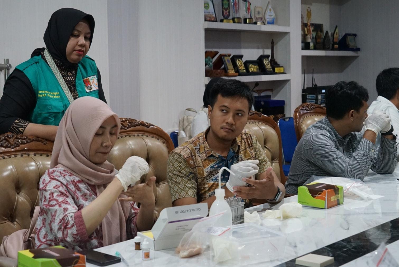 Cegah Keracunan, Dishanpan Semarang Uji Lab Bahan Pangan MBG dan Beri Pelatihan SPPG