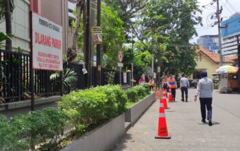 Dishub Sisir Jalan Simpang Samping DP Mall Semarang, Pasang Traffic Cone dan Tertibkan Parkir Liar