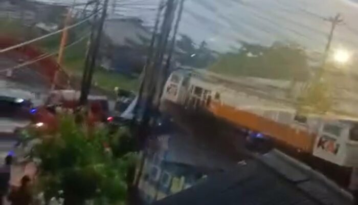 Truk Tabrak Kereta Harina di Perlintasan Kaligawe, Daop 4 Lakukan Pengananan dan Normalisasi Jalur