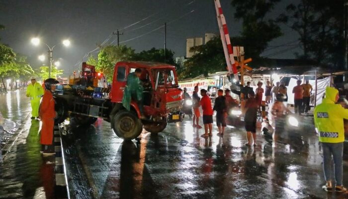 Kereta Api Harina Kembali Jalan Pasca Insiden di Perlintasan Kaligawe Semarang