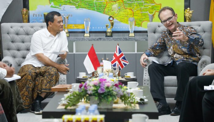 Bahas Potensi Kerja Sama Berbagai Bidang, Dubes Inggris Sambangi Ahmad Luthfi