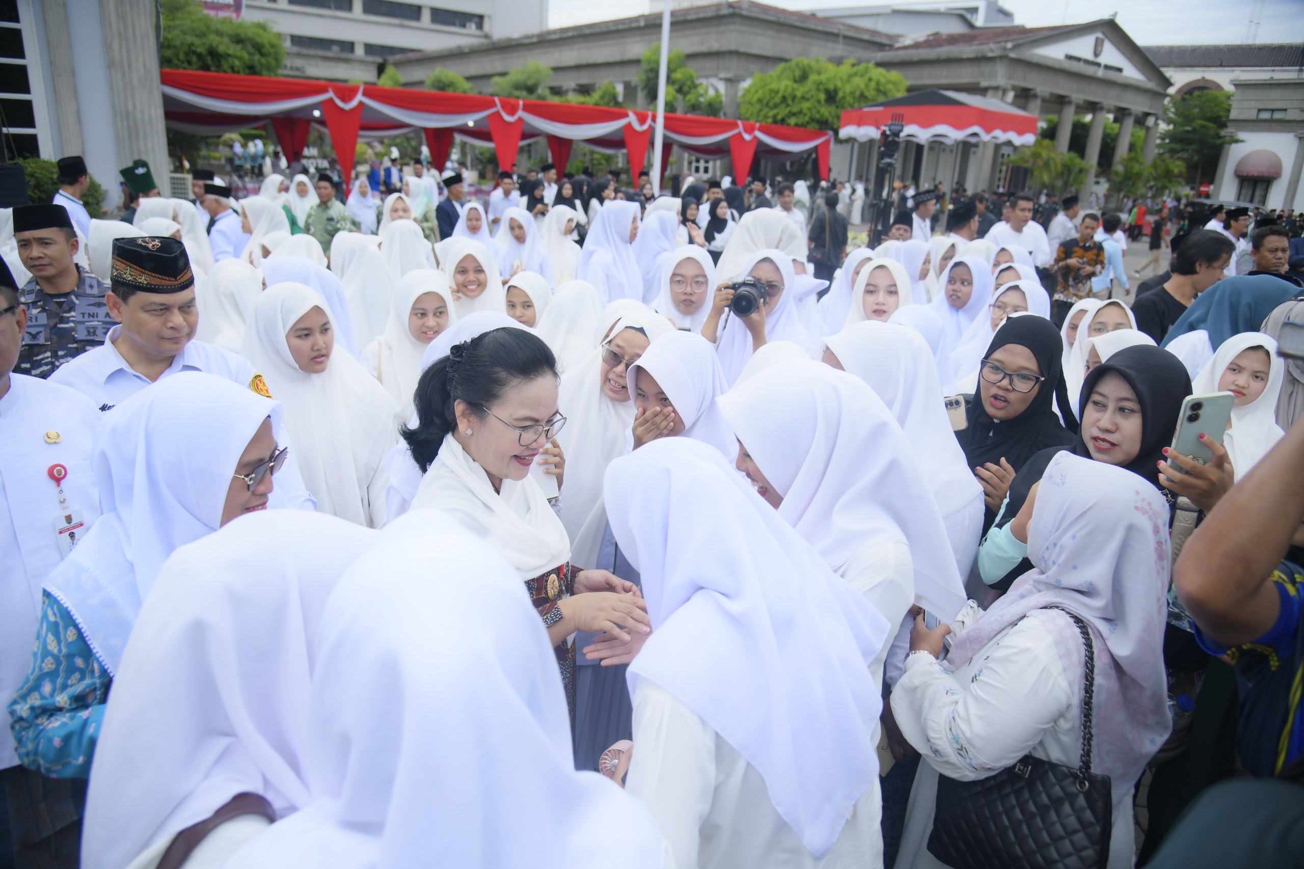 Momen Hari Santri, Walikota Semarang Tegaskan Komitmen Percepat Perda Pesantren 