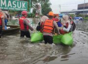 Pantura Lumpuh, Banjir Menggenang Sebabkan Kendaraan Mogok dan Kemacetan Panjang