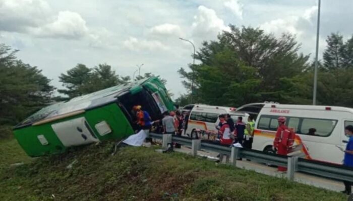 4 Tewas dalam Laka Bus Wisata FKK Bendan Ngisor Semarang di Tol Pemalang
