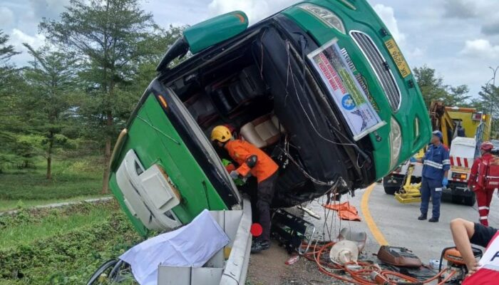 Kronologi Kecelakaan Bus Wisata FKK Bendan Ngisor Semarang di Tol Pemalang