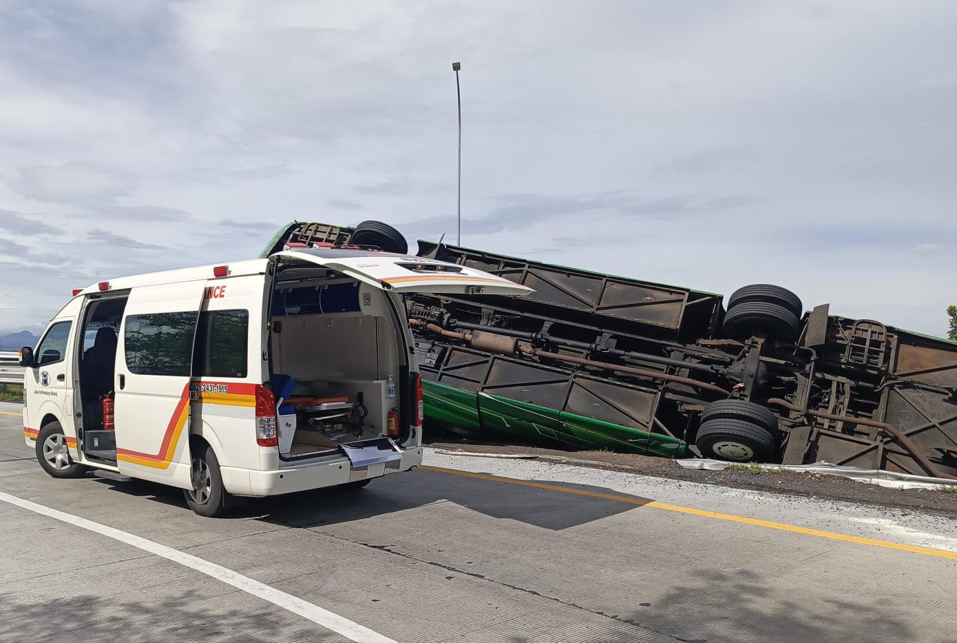Gerak Cepat Walikota Semarang Kirim Ambulans Jemput Korban Bus Terguling di Tol Pemalang