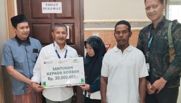 Pekerja Vendor Tersetrum Saat Pasang Tratak di Kantor Pegadaian Blora, Direksi Beri Santunan Rp20 Juta