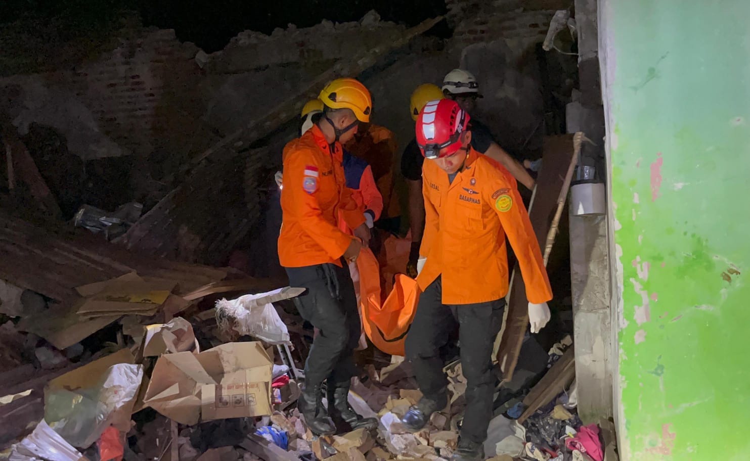 Rumah Tua di Gang Buntu Pecinan Semarang Ambruk, Lima Warga Tertimpa Reruntuhan