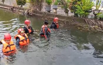 Cari Bocah Hanyut, Tim SAR Semarang Susuri Aliran Sungai Tlogomulyo Sejauh 3 KM