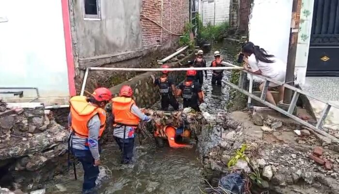 Tragedi di Tengah Banjir Semarang, Dua Anak Hanyut Terseret Arus di Tlogomulyo Pedurungan