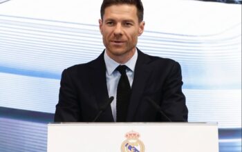 Xabi Alonso ketika jumpa pers ketika baru masuk Madrid