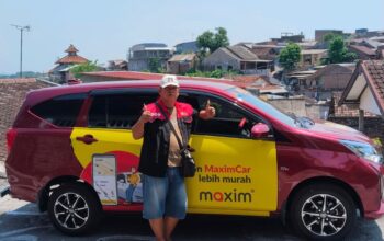 Ahmad Sholikin (61), mitra pengemudi Maxim yang berhasil raup Rp11 juta per bulan. (Dok.)