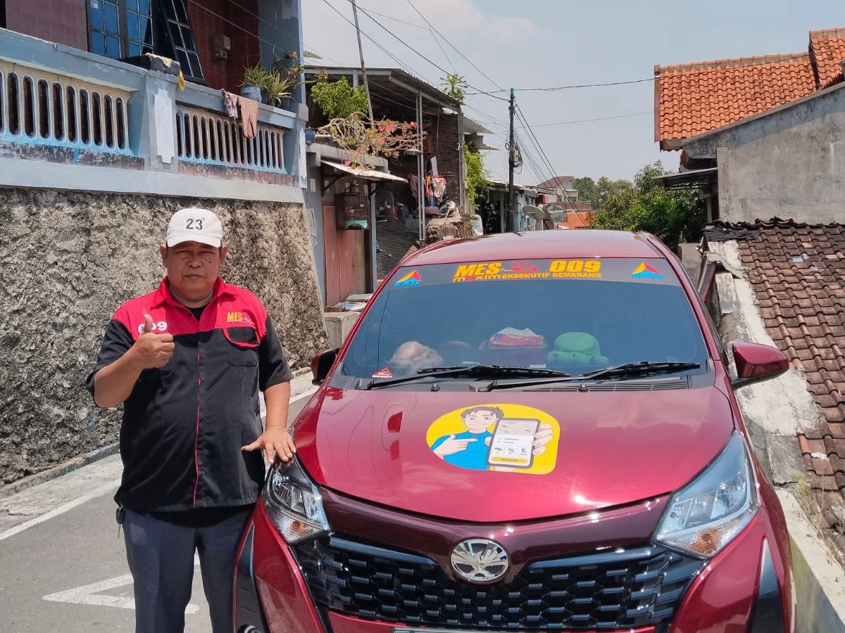 Ahmad Sholikin (61), mitra pengemudi Maxim yang berhasil raup Rp11 juta per bulan. (Dok.)