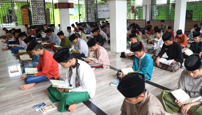 Santri Ponpes Al Khoziny Mulai Kembali ke Pondok Usai Musala Ambruk