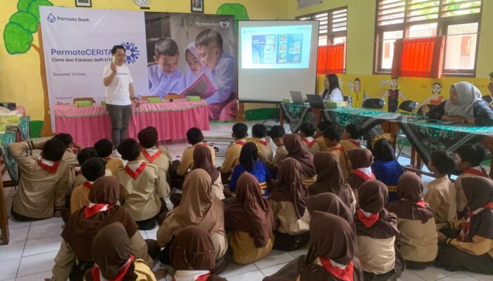 Gerakan Cerdas Keuangan, Permata Bank Edukasi Siswa SDN Sumurrejo 02 via Permainan dan Tanam Pohon