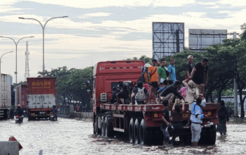 Kondisi Jalan Kaligawe, Kota Semarang, Kamis 23 Oktober 2025. (ant)