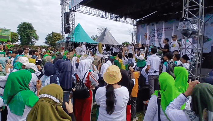 PWNU Jateng Gelar Jalan Sehat Hari Santri, 25 Ribu Peserta Padati Stadion Pandanaran