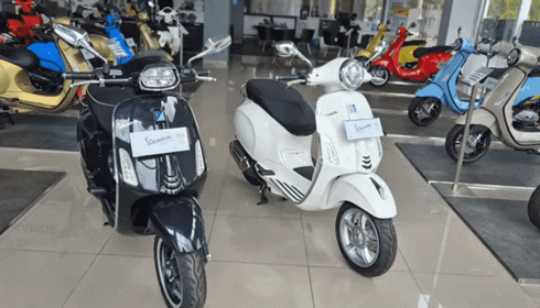 Perbedaan Vespa Sprint dan Primavera Terbaru: Sporty vs Klasik, Mana Pilihanmu?