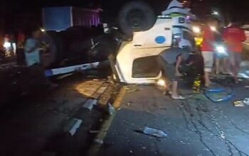 Truk Kontainer Terguling di JLS Salatiga, 3 Pemotor Luka-luka