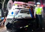 truk terguling di salatiga
