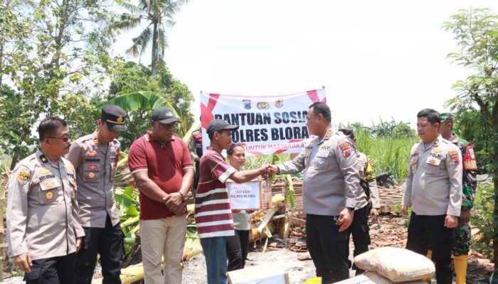 Empat Rumah Roboh Diterjang Puting Beliung, Warga Blora Terima Bansos