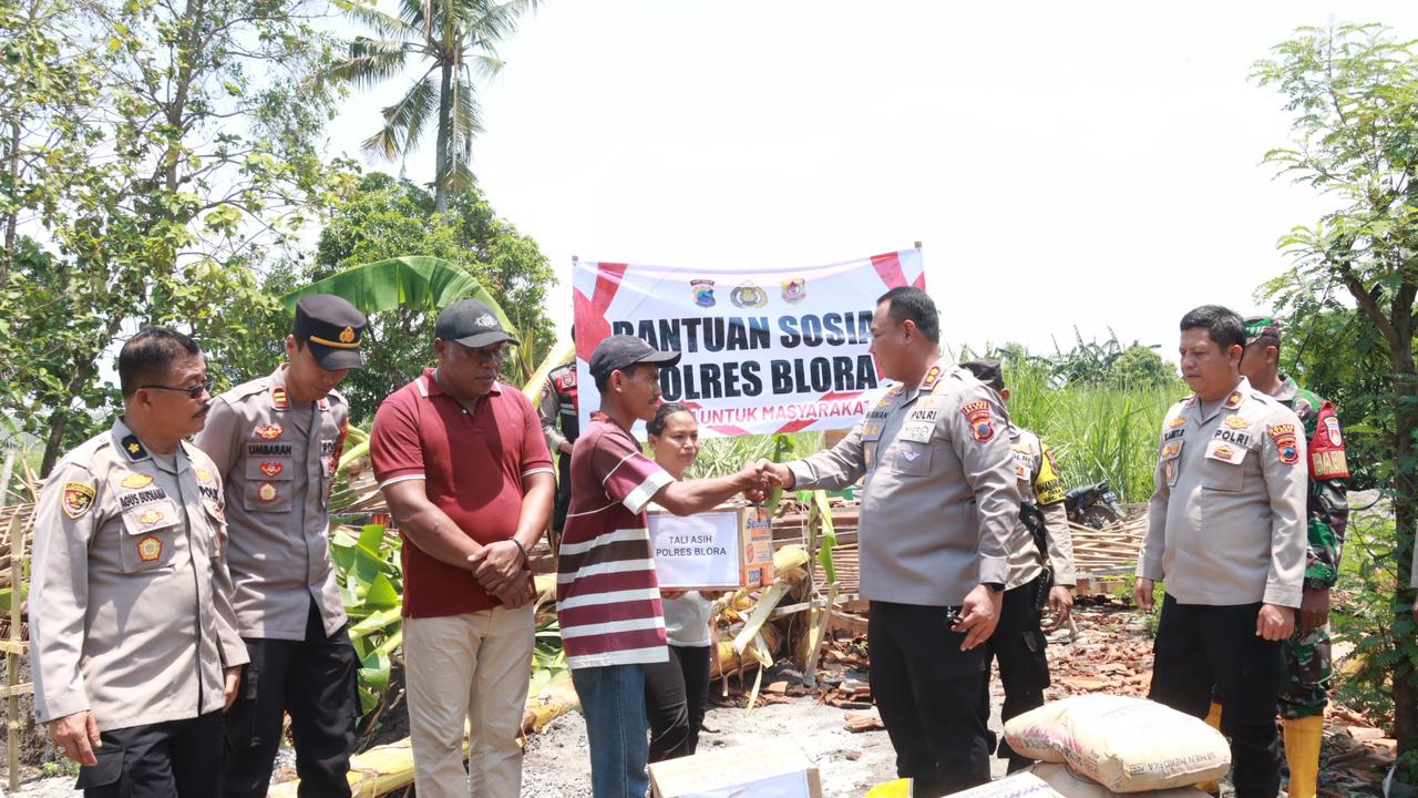 polisi blora // puting beliung blora