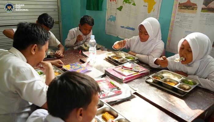 Prabowo Minta Kepala BGN Lengkapi Dapur MBG dengan Alat Tes Kit