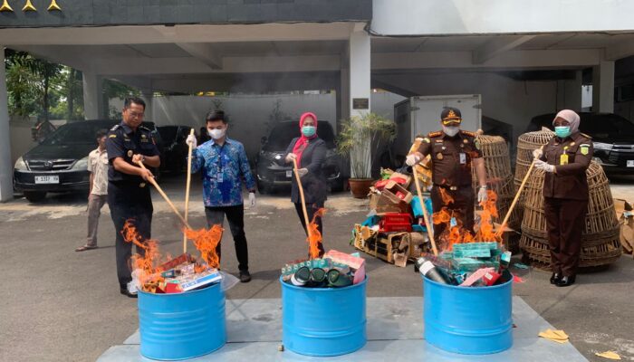 Kejari Semarang Hancurkan Barang Bukti dari 97 Perkara, Termasuk 216 Gram Sabu