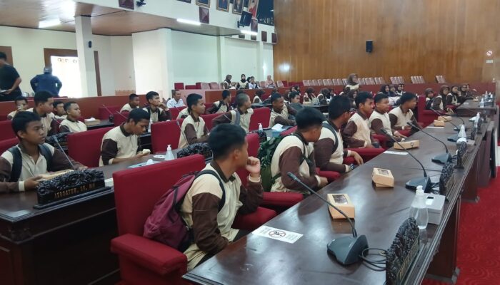 Antusias Belajar Demokrasi dari Dekat, Siswa SMKN H Moenadi Kunjungi DPRD Kabupaten Semarang
