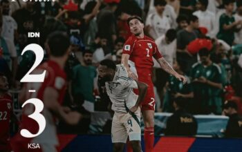 gambar aksi pertandingan Timnas Indonesia vs Arab Saudi dengan sekor akhir 2-3 untuk kemenangan Arab Saudi