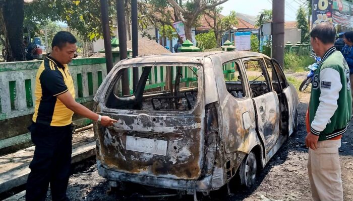 Mobil Avanza Ludes Terbakar di Salatiga, Diduga Dipicu Botol Pertalite di Bagasi