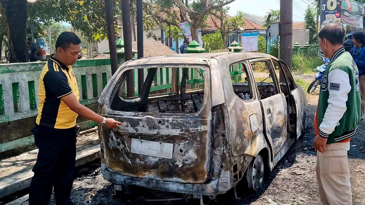 avanza kebakar di salatiga