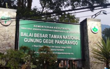 Gerbang masuk Taman Nasional Gunung Gede Pangrango Cibodas